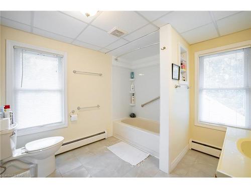 3796 Elm Street, Ridgeway, ON - Indoor Photo Showing Bathroom