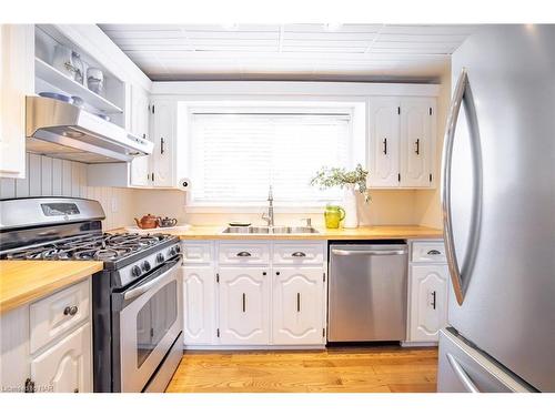 3796 Elm Street, Ridgeway, ON - Indoor Photo Showing Kitchen