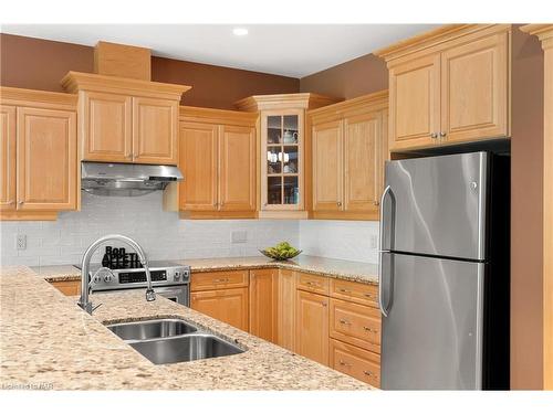 6-31 Sawmill Road, St. Catharines, ON - Indoor Photo Showing Kitchen With Stainless Steel Kitchen With Double Sink With Upgraded Kitchen