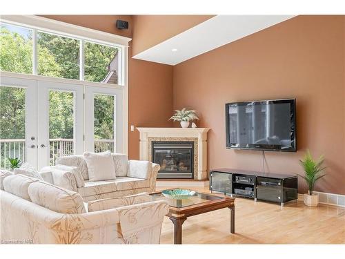 6-31 Sawmill Road, St. Catharines, ON - Indoor Photo Showing Living Room With Fireplace