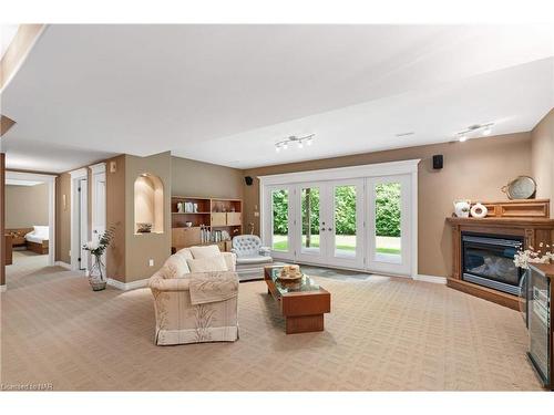 6-31 Sawmill Road, St. Catharines, ON - Indoor With Fireplace