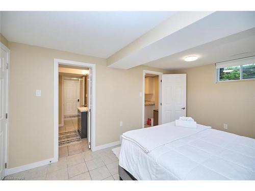 97 Read Road, Niagara-On-The-Lake, ON - Indoor Photo Showing Bedroom