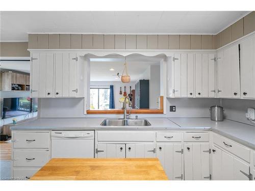 396 Helena Street, Fort Erie, ON - Indoor Photo Showing Kitchen With Double Sink