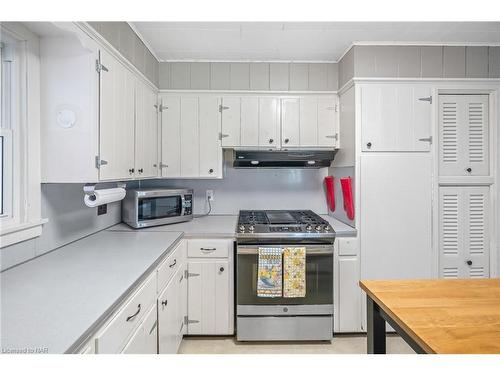 396 Helena Street, Fort Erie, ON - Indoor Photo Showing Kitchen