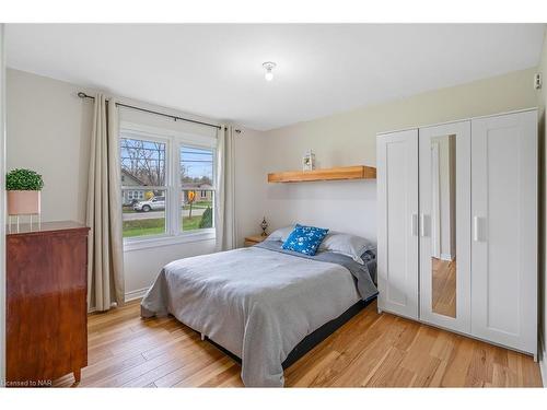 396 Helena Street, Fort Erie, ON - Indoor Photo Showing Bedroom