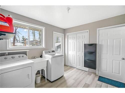 396 Helena Street, Fort Erie, ON - Indoor Photo Showing Laundry Room