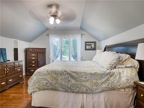 676 Canboro Road, Fenwick, ON - Indoor Photo Showing Bedroom