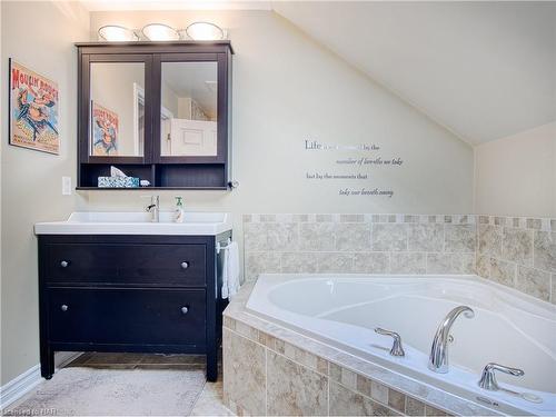 676 Canboro Road, Fenwick, ON - Indoor Photo Showing Bathroom