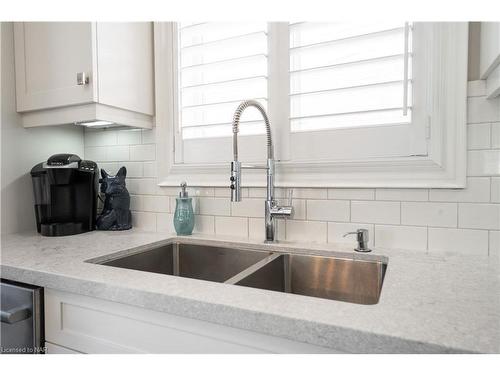 135 Cardinal Crescent, Welland, ON - Indoor Photo Showing Kitchen With Double Sink