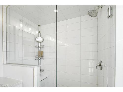 135 Cardinal Crescent, Welland, ON - Indoor Photo Showing Bathroom