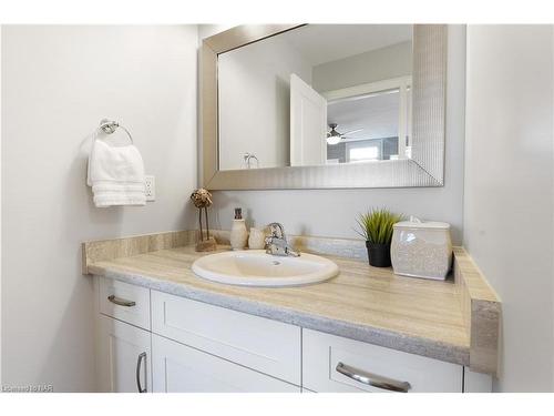 135 Cardinal Crescent, Welland, ON - Indoor Photo Showing Bathroom