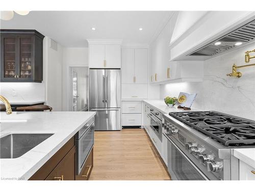 700 Brian Street, Fort Erie, ON - Indoor Photo Showing Kitchen With Upgraded Kitchen