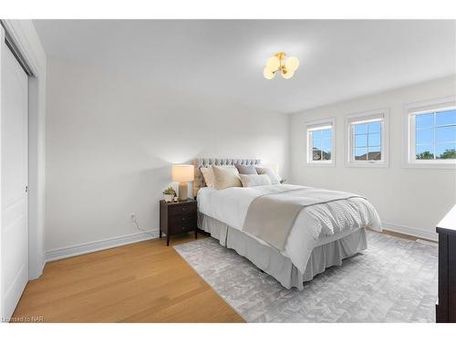 700 Brian Street, Fort Erie, ON - Indoor Photo Showing Bedroom