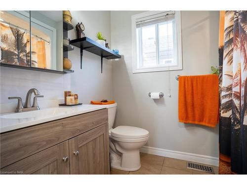 438 Southworth Street S, Welland, ON - Indoor Photo Showing Bathroom