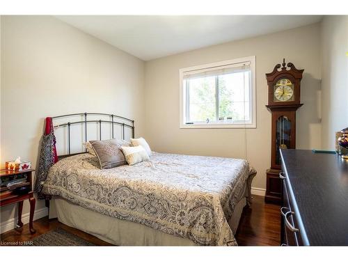 438 Southworth Street S, Welland, ON - Indoor Photo Showing Bedroom