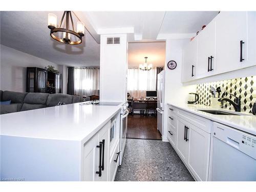 910-215 Glenridge Avenue, St. Catharines, ON - Indoor Photo Showing Kitchen