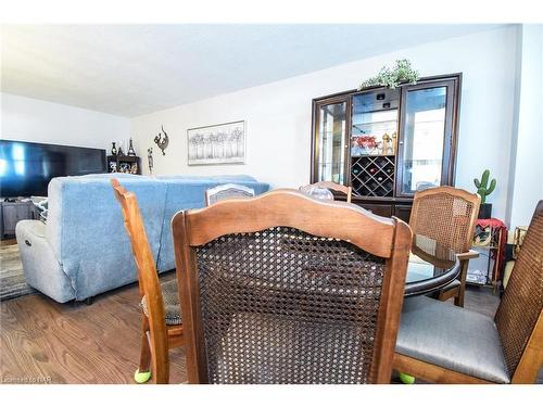 910-215 Glenridge Avenue, St. Catharines, ON - Indoor Photo Showing Bedroom