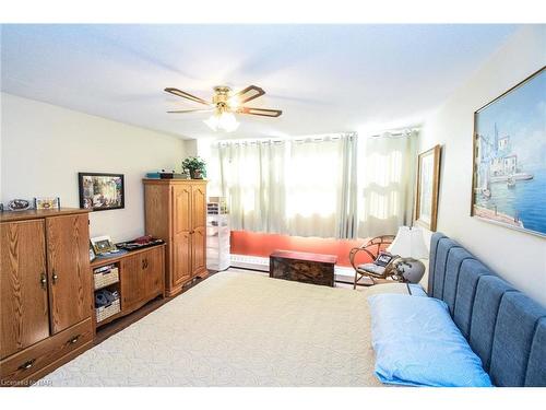 910-215 Glenridge Avenue, St. Catharines, ON - Indoor Photo Showing Bedroom