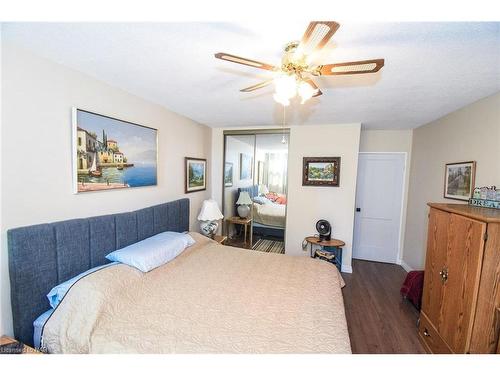 910-215 Glenridge Avenue, St. Catharines, ON - Indoor Photo Showing Bedroom