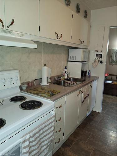 401-198 Scott Street, St. Catharines, ON - Indoor Photo Showing Kitchen With Double Sink
