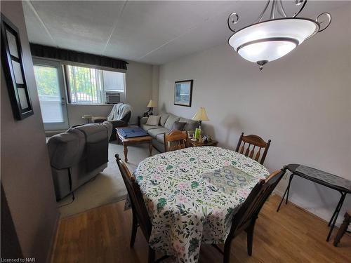 401-198 Scott Street, St. Catharines, ON - Indoor Photo Showing Dining Room