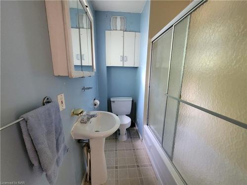 13 Johnston Street, Port Colborne, ON - Indoor Photo Showing Bathroom