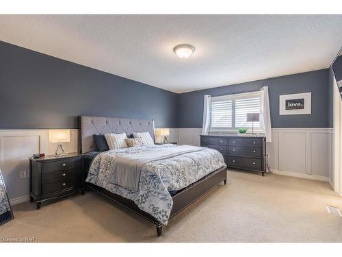 6331 Christopher Crescent, Niagara Falls, ON - Indoor Photo Showing Bedroom