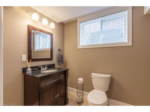 6331 Christopher Crescent, Niagara Falls, ON - Indoor Photo Showing Bathroom