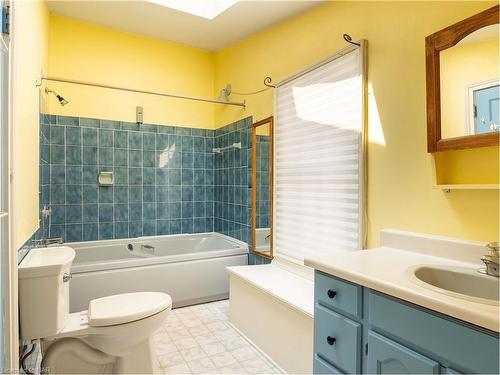 113 Louisa Street, St. Catharines, ON - Indoor Photo Showing Bathroom