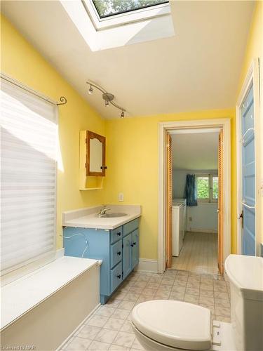 113 Louisa Street, St. Catharines, ON - Indoor Photo Showing Bathroom