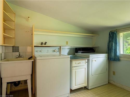 113 Louisa Street, St. Catharines, ON - Indoor Photo Showing Laundry Room