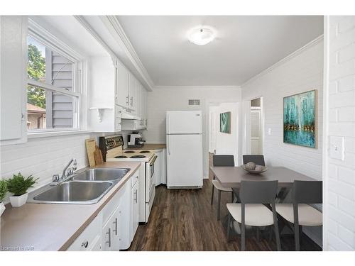 237 Wallace Avenue S, Welland, ON - Indoor Photo Showing Kitchen With Double Sink