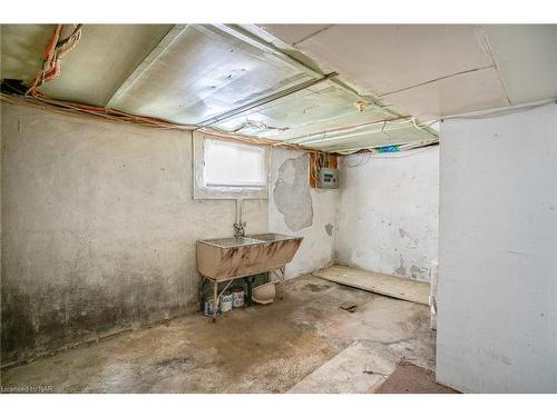 237 Wallace Avenue S, Welland, ON - Indoor Photo Showing Basement