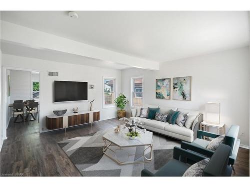 237 Wallace Avenue S, Welland, ON - Indoor Photo Showing Living Room