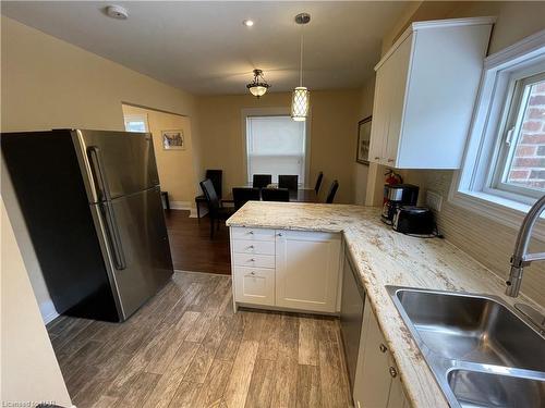 4713 Cookman Crescent, Niagara Falls, ON - Indoor Photo Showing Kitchen