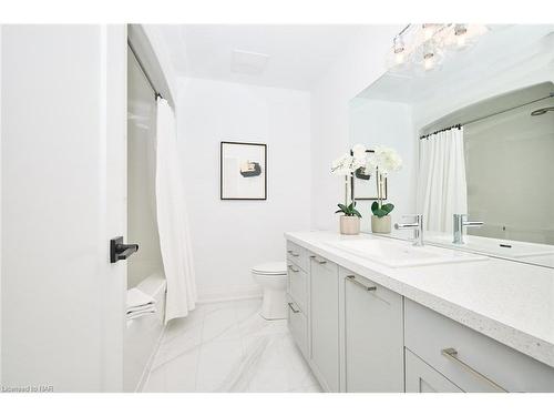 7434 Sherrilee Crescent Crescent, Niagara Falls, ON - Indoor Photo Showing Bathroom