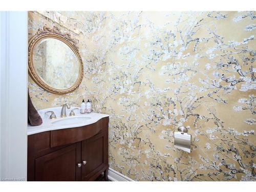 10 Tulip Tree Road, Niagara-On-The-Lake, ON - Indoor Photo Showing Bathroom