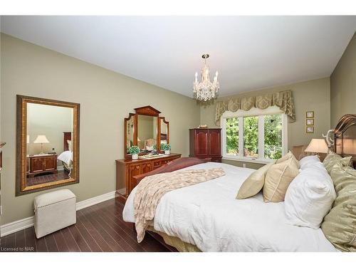 10 Tulip Tree Road, Niagara-On-The-Lake, ON - Indoor Photo Showing Bedroom