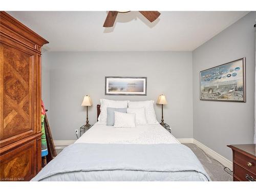 10 Tulip Tree Road, Niagara-On-The-Lake, ON - Indoor Photo Showing Bedroom