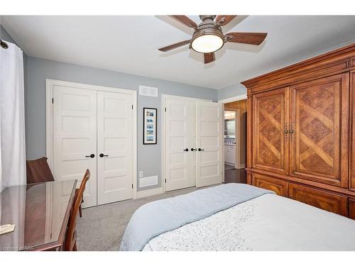 10 Tulip Tree Road, Niagara-On-The-Lake, ON - Indoor Photo Showing Bedroom