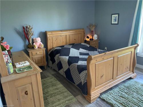 3-252-4 Bertie Street, Fort Erie, ON - Indoor Photo Showing Bedroom