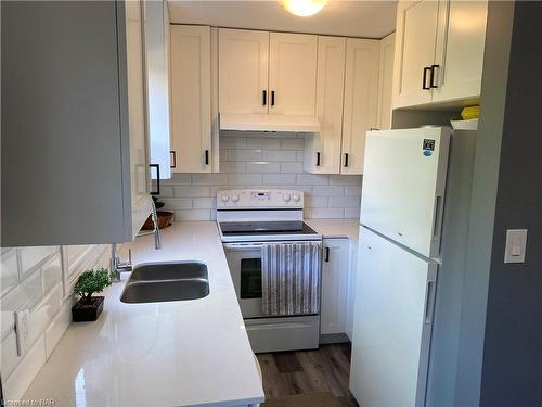 3-252-3 Bertie Street, Fort Erie, ON - Indoor Photo Showing Kitchen With Double Sink