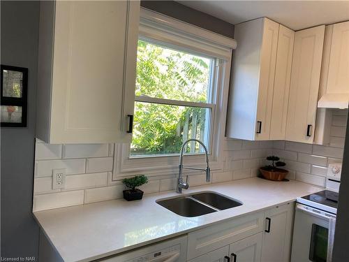 3-252-3 Bertie Street, Fort Erie, ON - Indoor Photo Showing Kitchen With Double Sink