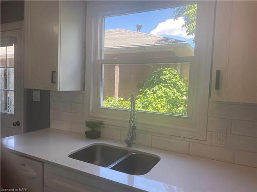 3-252-3 Bertie Street, Fort Erie, ON - Indoor Photo Showing Kitchen With Double Sink