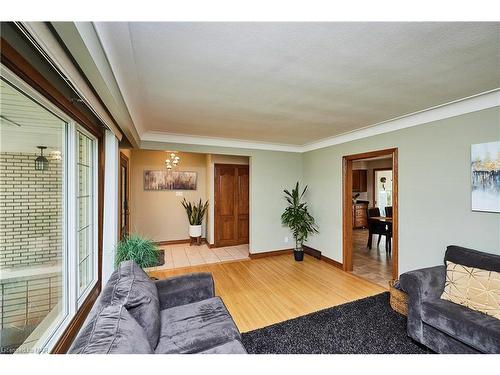 27 Walts Street, Welland, ON - Indoor