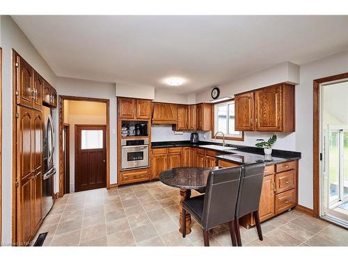 27 Walts Street, Welland, ON - Indoor Photo Showing Kitchen