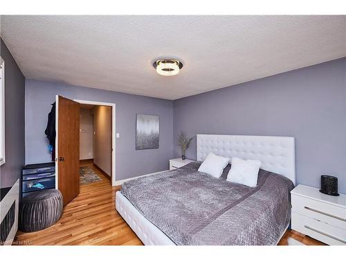 27 Walts Street, Welland, ON - Indoor Photo Showing Bedroom