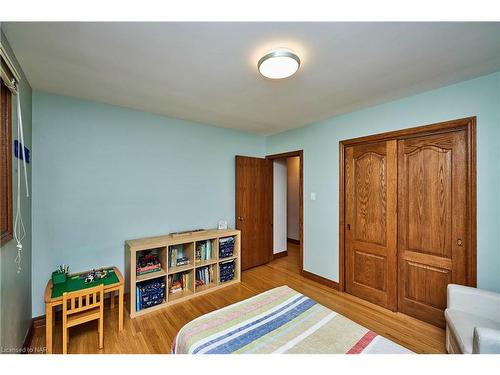 27 Walts Street, Welland, ON - Indoor Photo Showing Bedroom