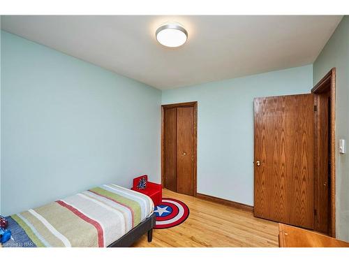 27 Walts Street, Welland, ON - Indoor Photo Showing Bedroom