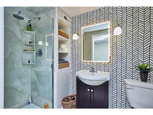 27 Walts Street, Welland, ON - Indoor Photo Showing Bathroom